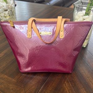 Louis Vuitton Vernis Bellevue PM Violet. Authentic